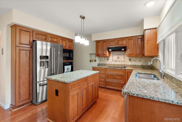 5515 Walnut Circle W 42, West Bloomfield Charter Township, MI 48322