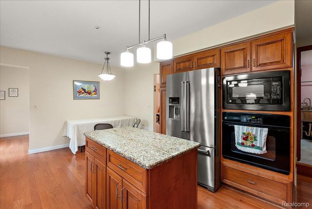 5515 Walnut Circle W 42, West Bloomfield Charter Township, MI 48322