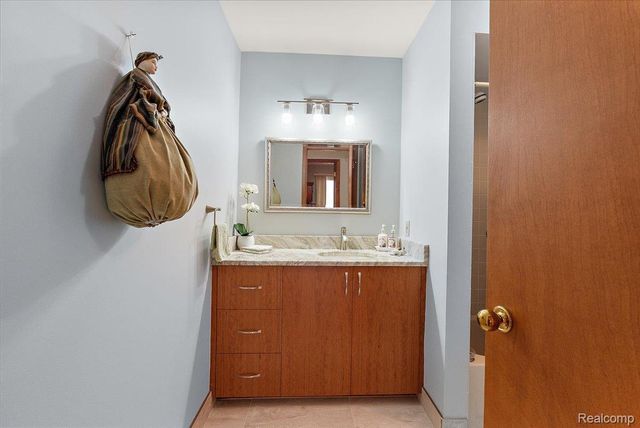 5515 Walnut Circle W 42, West Bloomfield Charter Township, MI 48322
