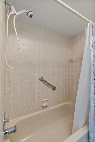 5515 Walnut Circle W 42, West Bloomfield Charter Township, MI 48322