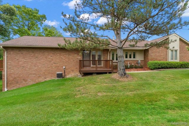 5515 Walnut Circle W 42, West Bloomfield Charter Township, MI 48322