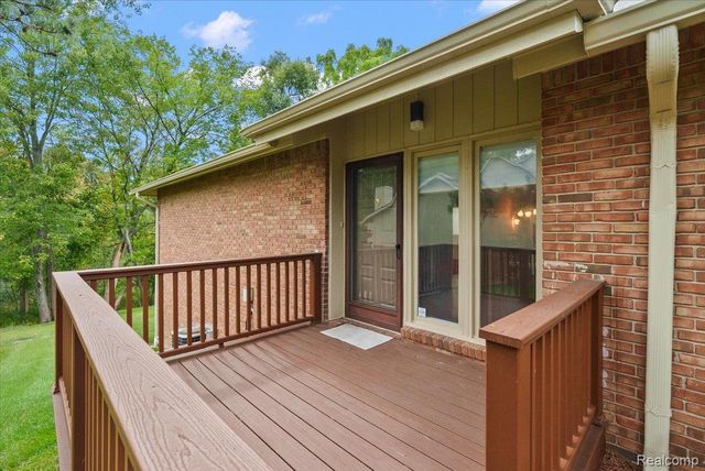 5515 Walnut Circle W 42, West Bloomfield Charter Township, MI 48322