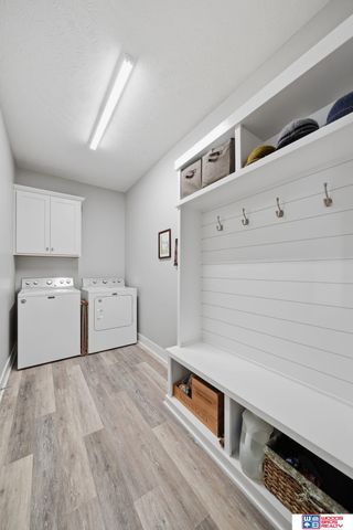 8300 Yankee Woods Drive, Lincoln, NE 68516