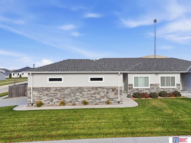 8300 Yankee Woods Drive, Lincoln, NE 68516