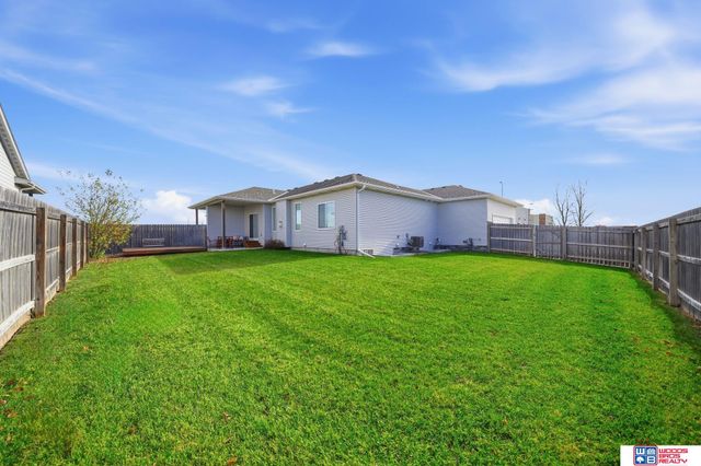 8300 Yankee Woods Drive, Lincoln, NE 68516