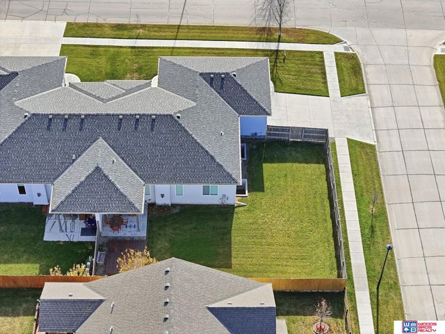 8300 Yankee Woods Drive, Lincoln, NE 68516