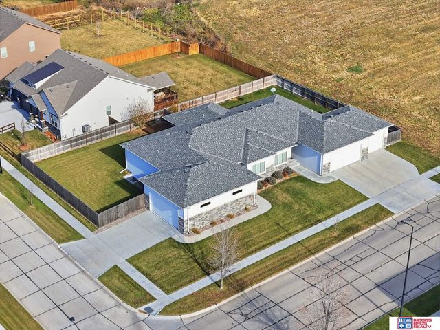 8300 Yankee Woods Drive, Lincoln, NE 68516