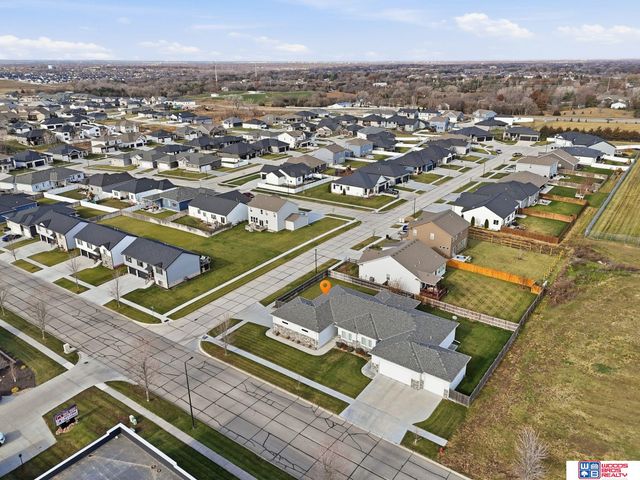 8300 Yankee Woods Drive, Lincoln, NE 68516