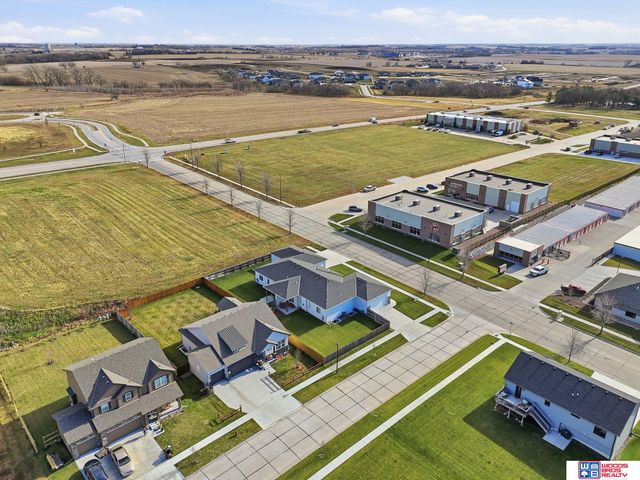 8300 Yankee Woods Drive, Lincoln, NE 68516