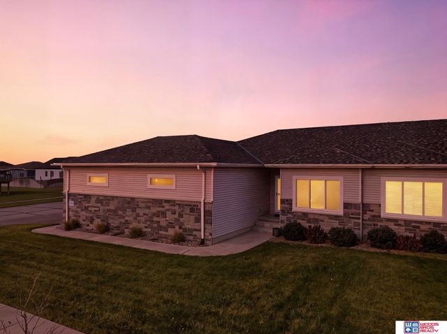 8300 Yankee Woods Drive, Lincoln, NE 68516