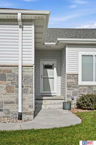 8300 Yankee Woods Drive, Lincoln, NE 68516