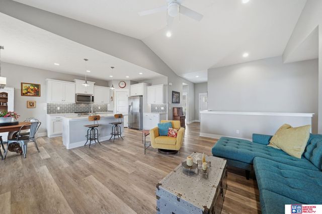 8300 Yankee Woods Drive, Lincoln, NE 68516