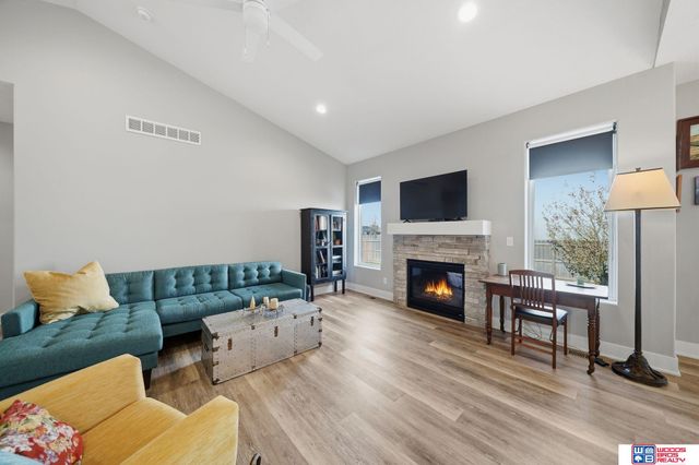 8300 Yankee Woods Drive, Lincoln, NE 68516