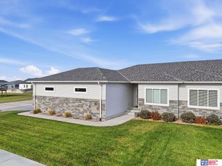 8300 Yankee Woods Drive, Lincoln, NE 68516