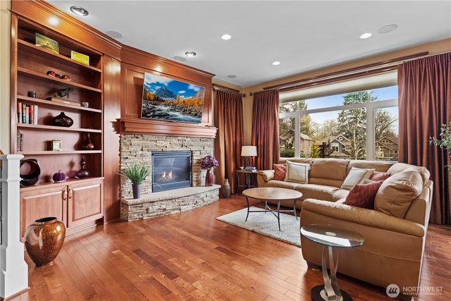 2262 NW Fall Line Lane, Issaquah, WA 98027