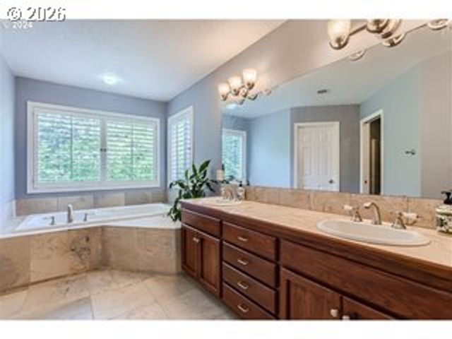 15093 Sw ASHLEY Dr, Portland, OR 97224