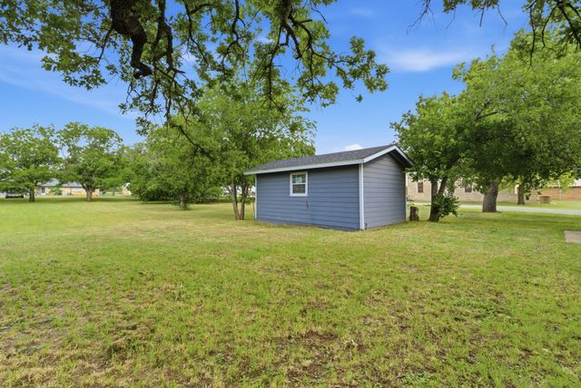 203 N Kickapoo Street, Lipan, TX 76462
