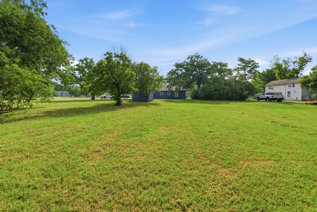 203 N Kickapoo Street, Lipan, TX 76462