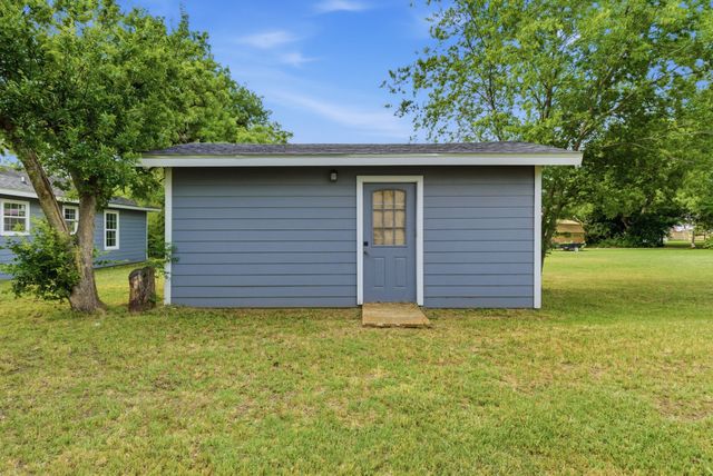 203 N Kickapoo Street, Lipan, TX 76462