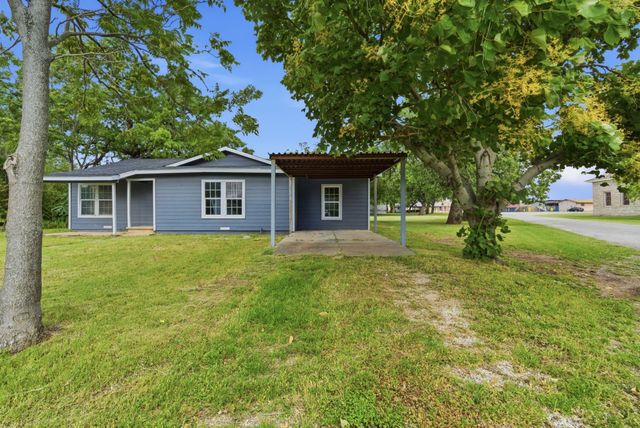 203 N Kickapoo Street, Lipan, TX 76462