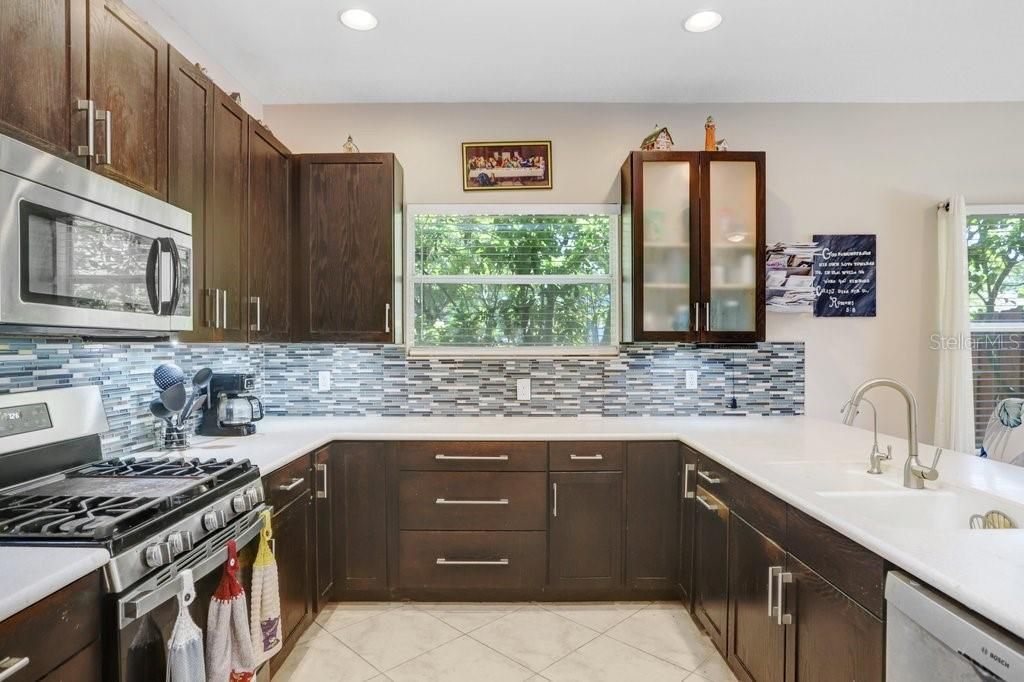 Image 11 of property listing at 6915 MONARCH PARK DRIVE, Apollo Beach, FL 33572