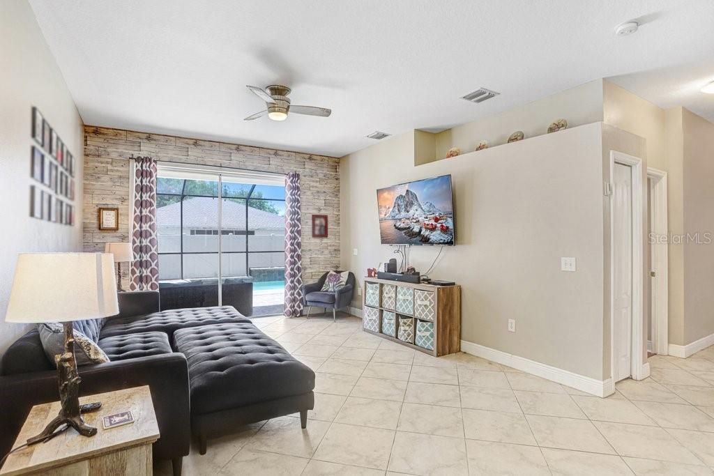 Image 13 of property listing at 6915 MONARCH PARK DRIVE, Apollo Beach, FL 33572