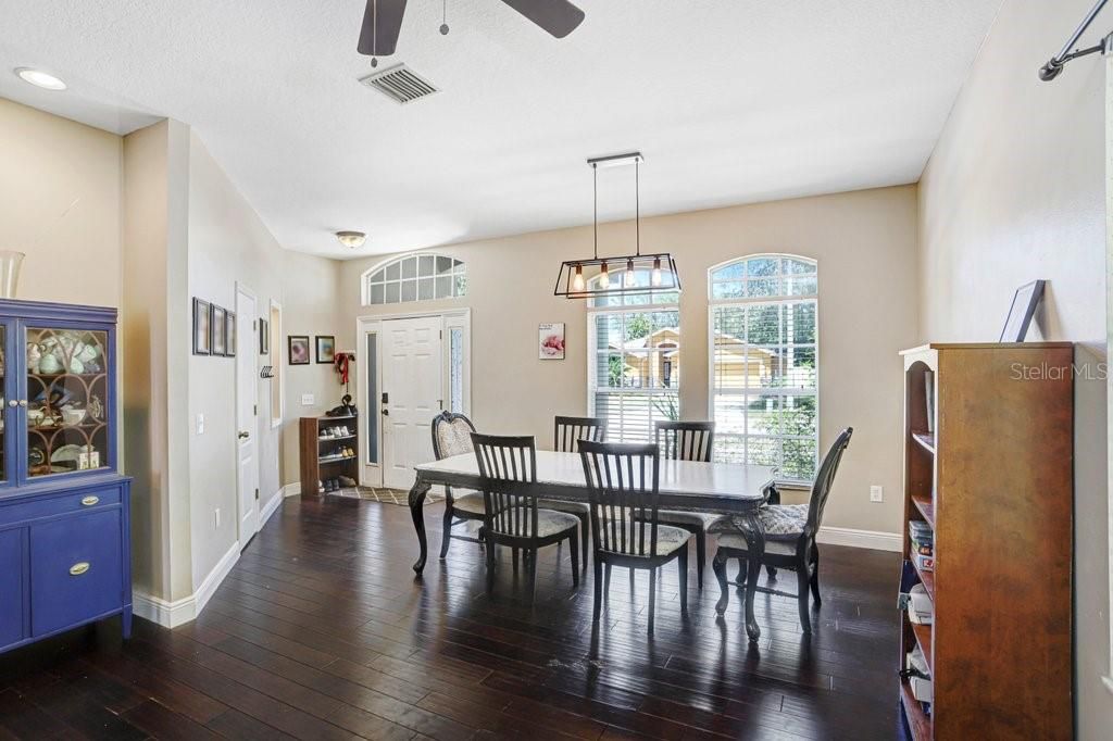 Image 5 of property listing at 6915 MONARCH PARK DRIVE, Apollo Beach, FL 33572