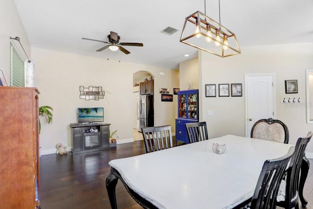 Image 7 of property listing at 6915 MONARCH PARK DRIVE, Apollo Beach, FL 33572