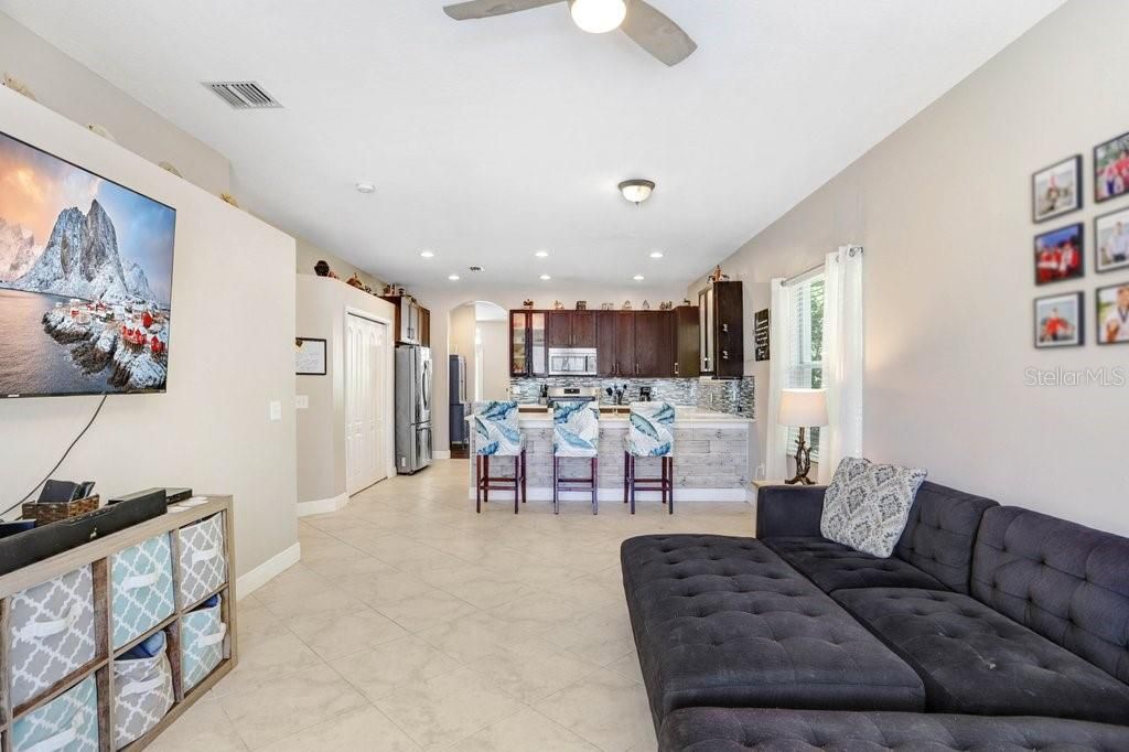 Image 8 of property listing at 6915 MONARCH PARK DRIVE, Apollo Beach, FL 33572