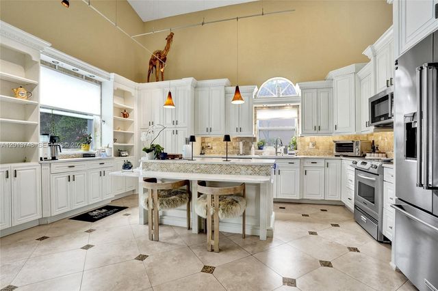 6204 NW 78th Ct, Parkland, FL 33067