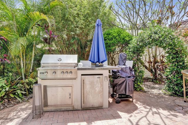 6204 NW 78th Ct, Parkland, FL 33067