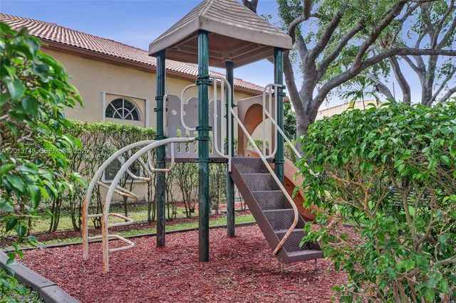 6204 NW 78th Ct, Parkland, FL 33067