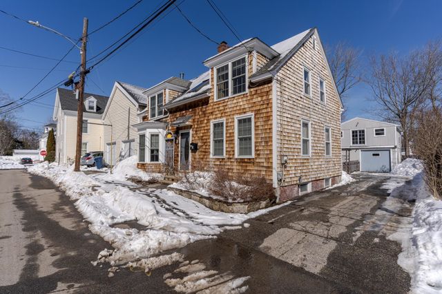 8 Park Avenue, Saco, ME 04072