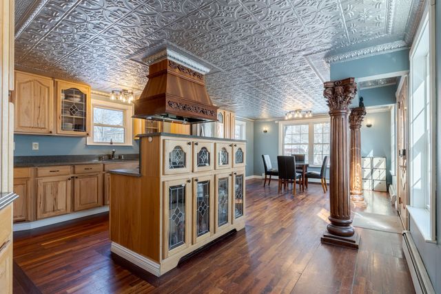 8 Park Avenue, Saco, ME 04072