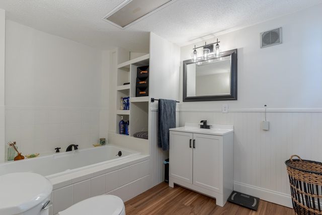 8 Park Avenue, Saco, ME 04072