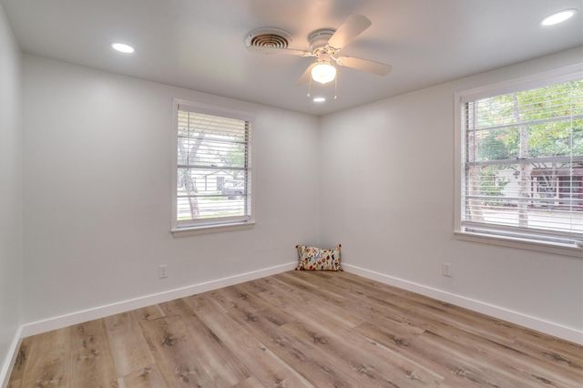 1405 E Main ST, Round Rock, TX 78664