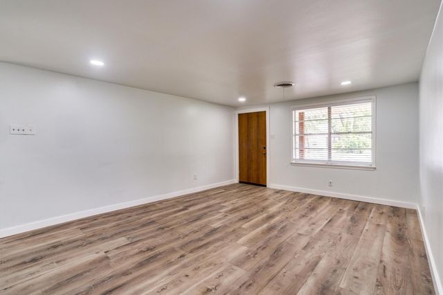 1405 E Main ST, Round Rock, TX 78664