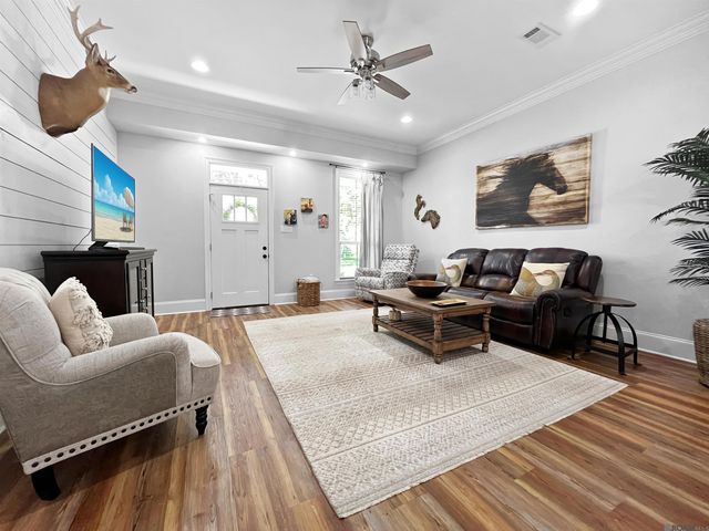 195 St Louis St, Denham Springs, LA 70726