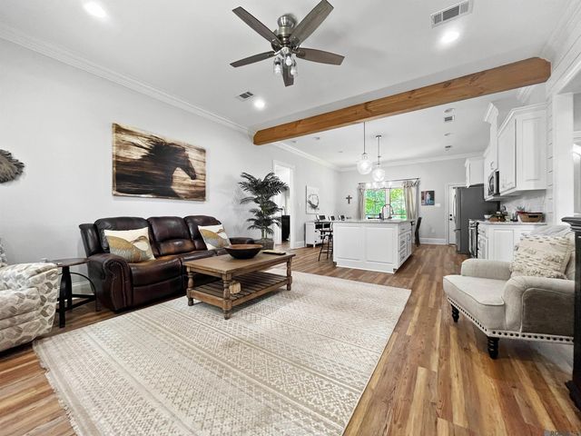 195 St Louis St, Denham Springs, LA 70726