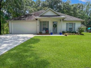 195 St Louis St, Denham Springs, LA 70726