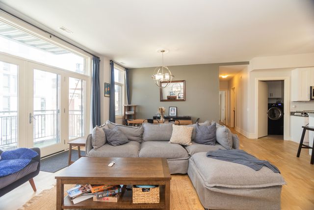 711 W GRAND Avenue 402, Chicago, IL 60654