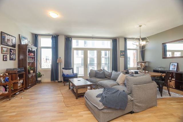 711 W GRAND Avenue 402, Chicago, IL 60654