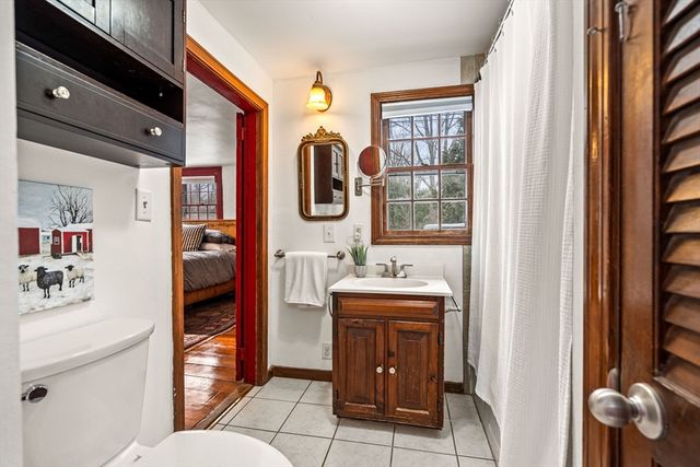 4 Thorndike St, Dunstable, MA 01827