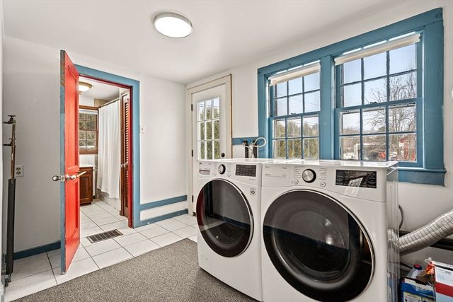 4 Thorndike St, Dunstable, MA 01827