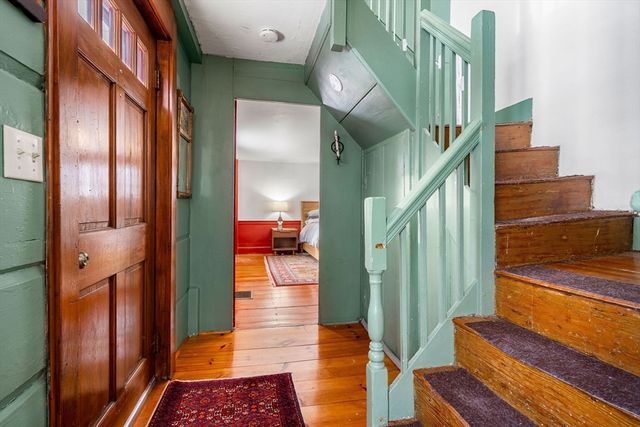 4 Thorndike St, Dunstable, MA 01827