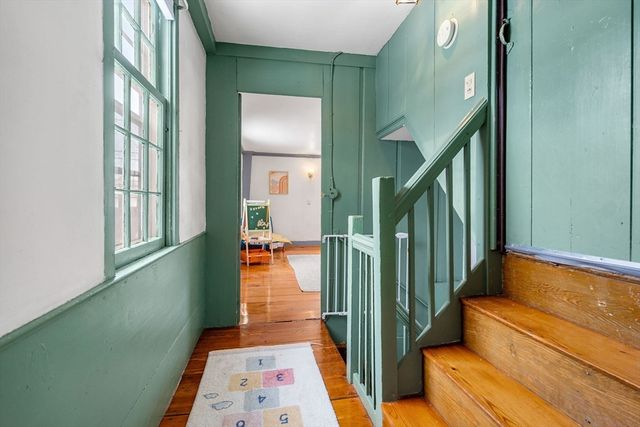 4 Thorndike St, Dunstable, MA 01827