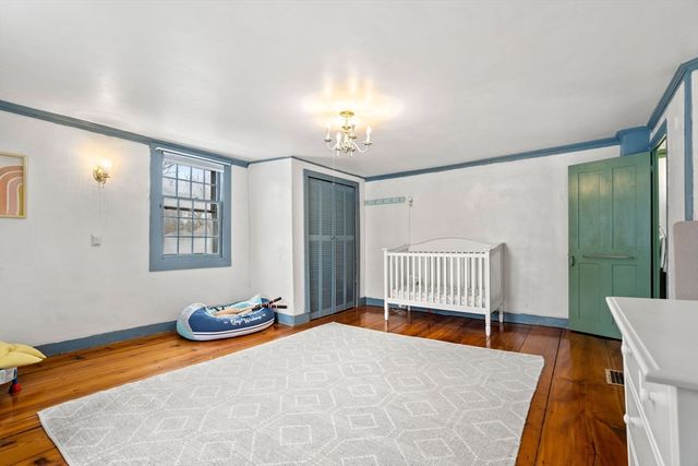 4 Thorndike St, Dunstable, MA 01827