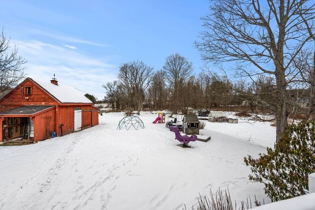 4 Thorndike St, Dunstable, MA 01827