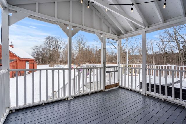 4 Thorndike St, Dunstable, MA 01827