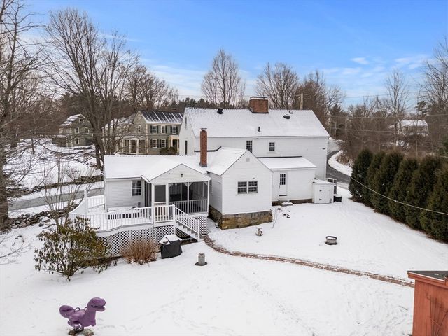 4 Thorndike St, Dunstable, MA 01827